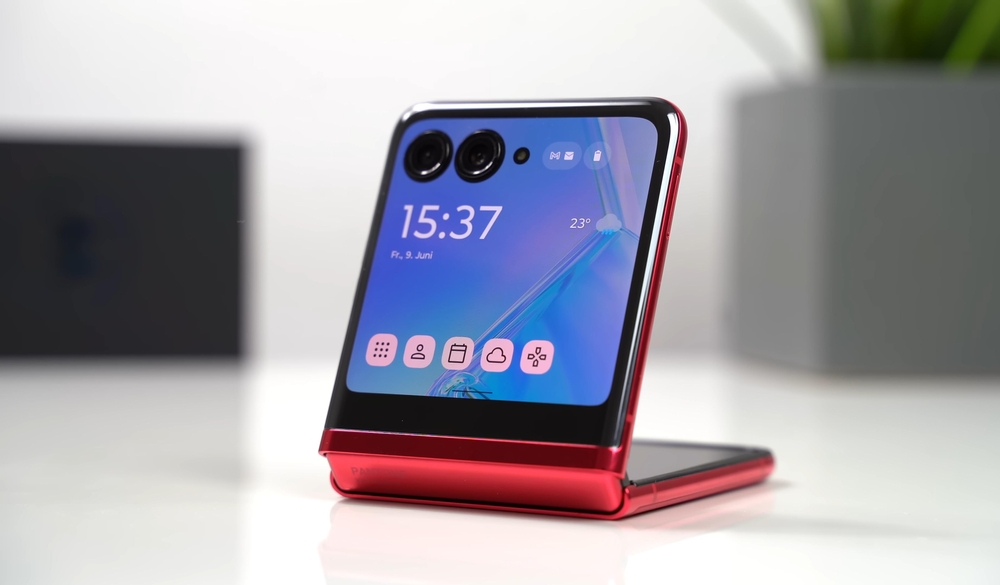 Обзор Motorola Razr 40: возвращение культового дизайна с новыми возможностями